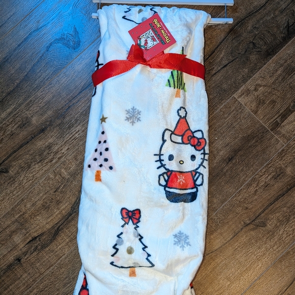 Hello Kitty Other - Bnwt Christmas hello kitty throw